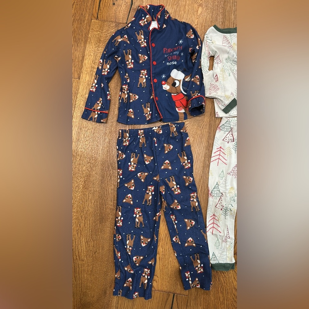Kids Holiday Christmas Pajama Sets - 4 sets of all 5T - Picture 5 of 5